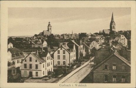 Alte Ansichtskarte Korbach, Teilansicht mit Straßenpartie