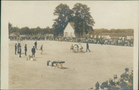 Alte Ansichtskarte Münster, Kriegsgefangenenlager. Soldaten beim Rugby